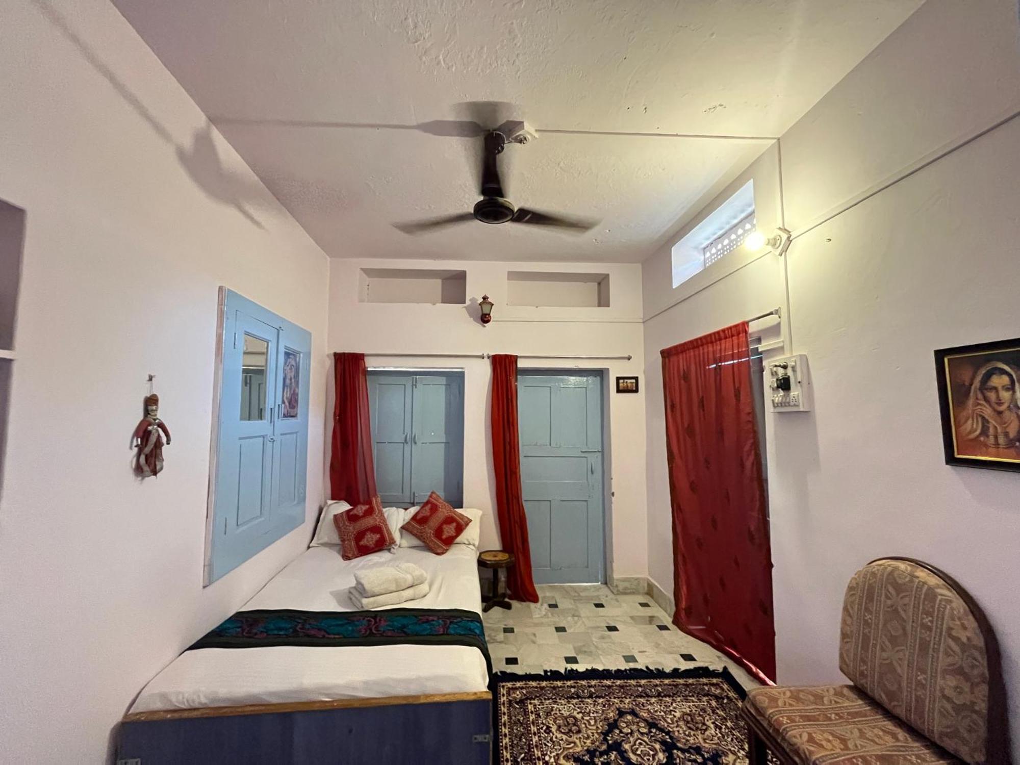 Hostel Marigold Home Stay Jaisalmer Room photo